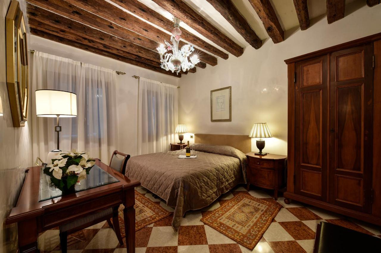 Anzolo Palace - Rooms & Apartments Венеция Екстериор снимка
